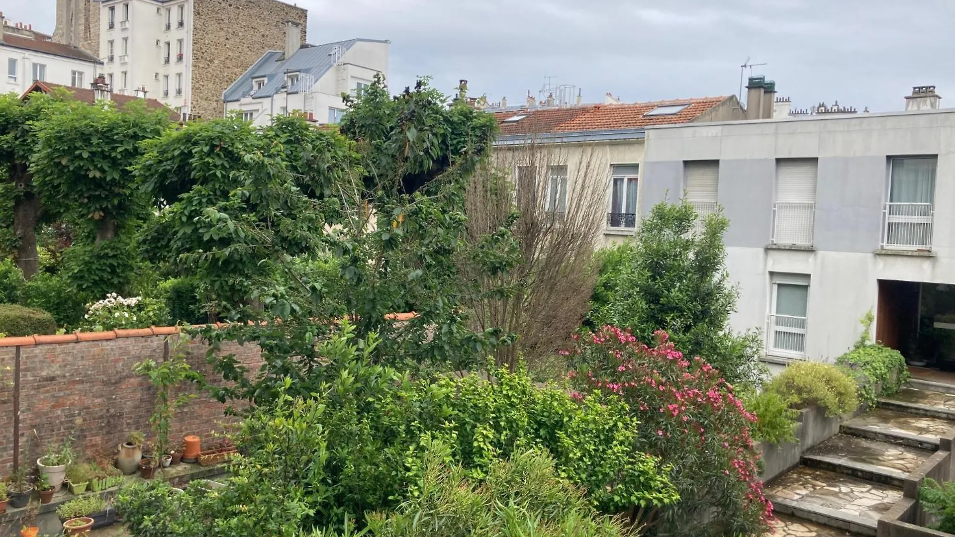 Quietude Au Village Jourdain باريس